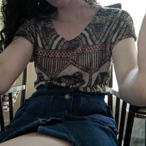 knit-style short-sleeved elephant print top